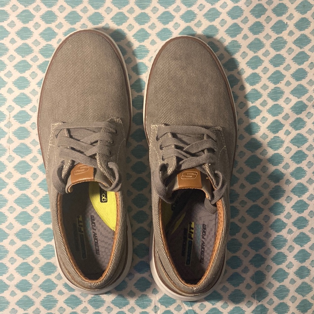 Skechers Classic Fit Air-Cooled memory foam